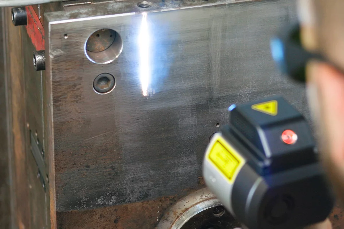 Video: Čištění kovu laserem