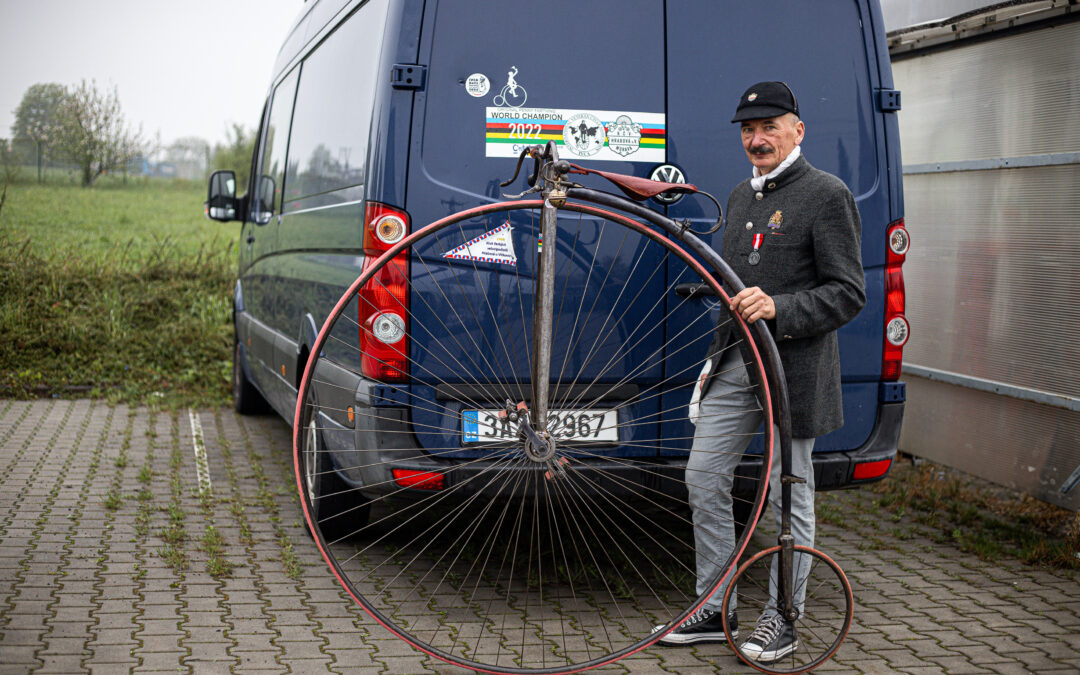Oprava vysokého kola z 19. století pro mistra světa